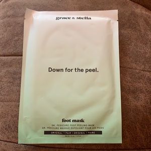 Grace & Stella down for the peel foot mask